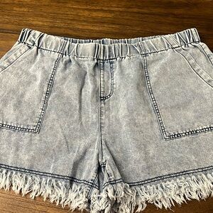 LAST CHANCE! Item will be donated 1/16/25. 
SHEIN Curve Denim Shorts 4X